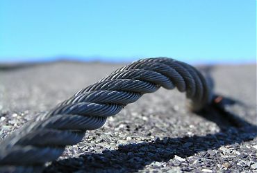 Стальной проволочный трос для применения в высокотехнологичных областях